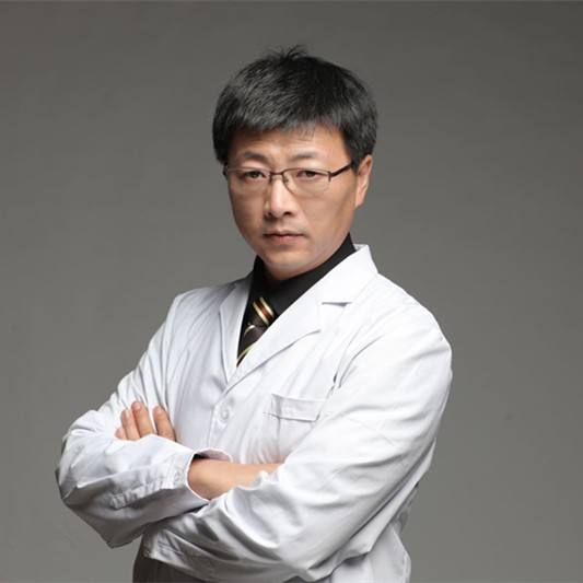 北京隆鼻专家李劲良和李长赋哪个做鼻综合效果好看？